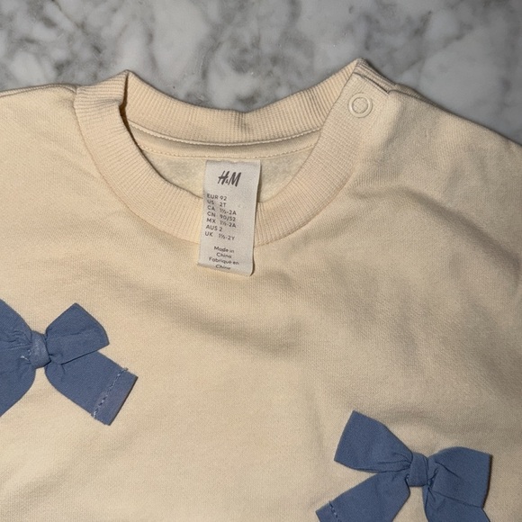 H&M Cute Bow Sweatshirts in Pink and Cream Bundle 2T - Picture 5 of 13